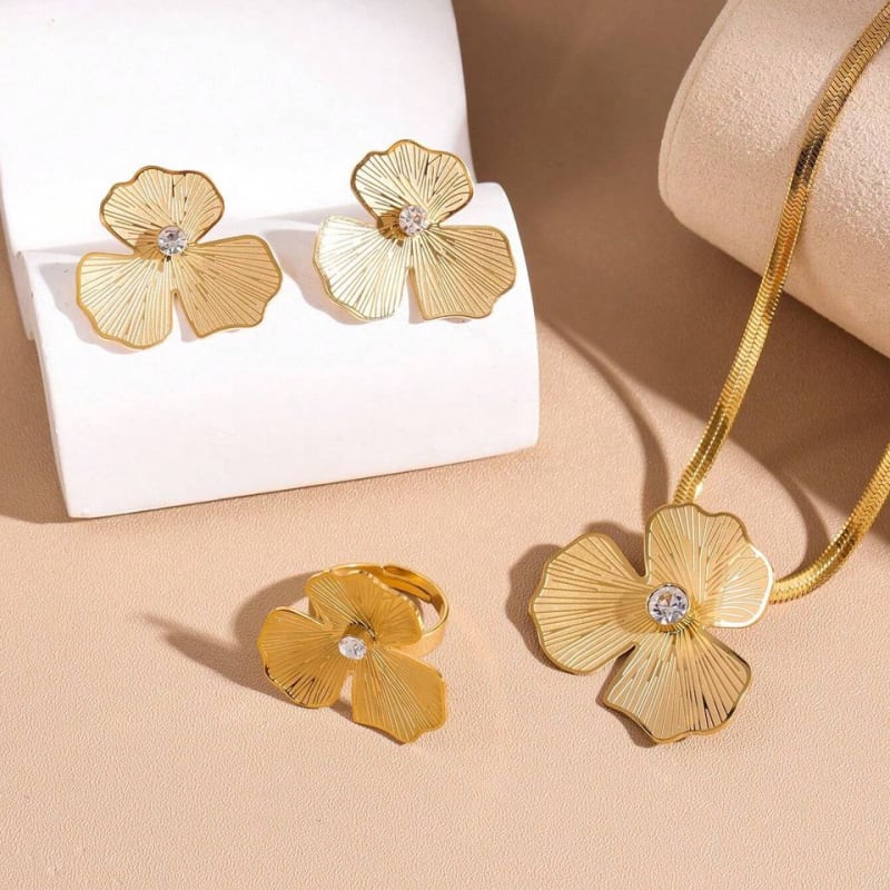 Ensemble collier bague et bracelet fleuri