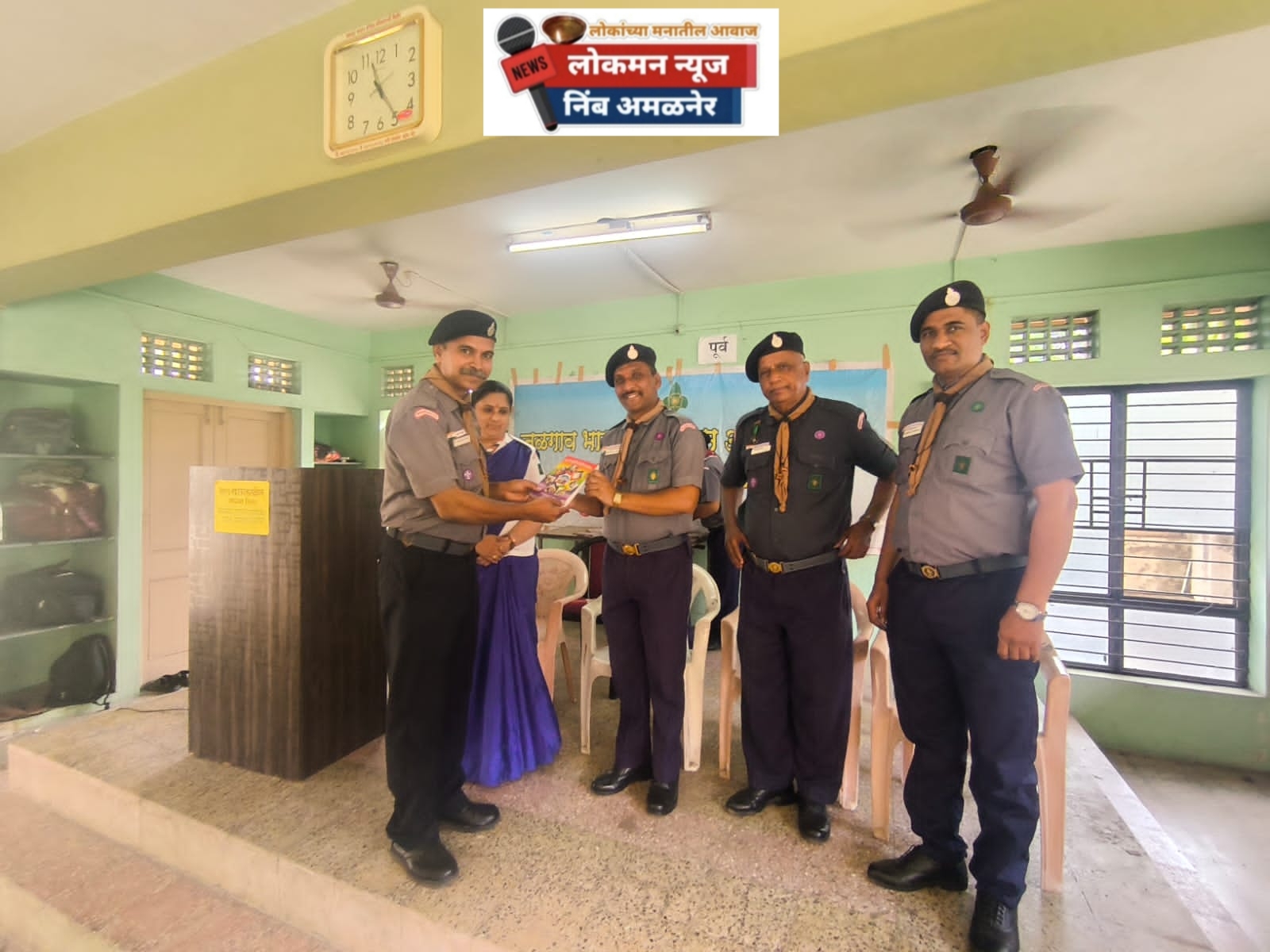 शिक्षक असावा तर असा! डॉ. व्ही. एस. पाटील यांच्याकडून १७० शिक्षकांना स्वलिखित पुस्तकांचे मोफत वाटप.