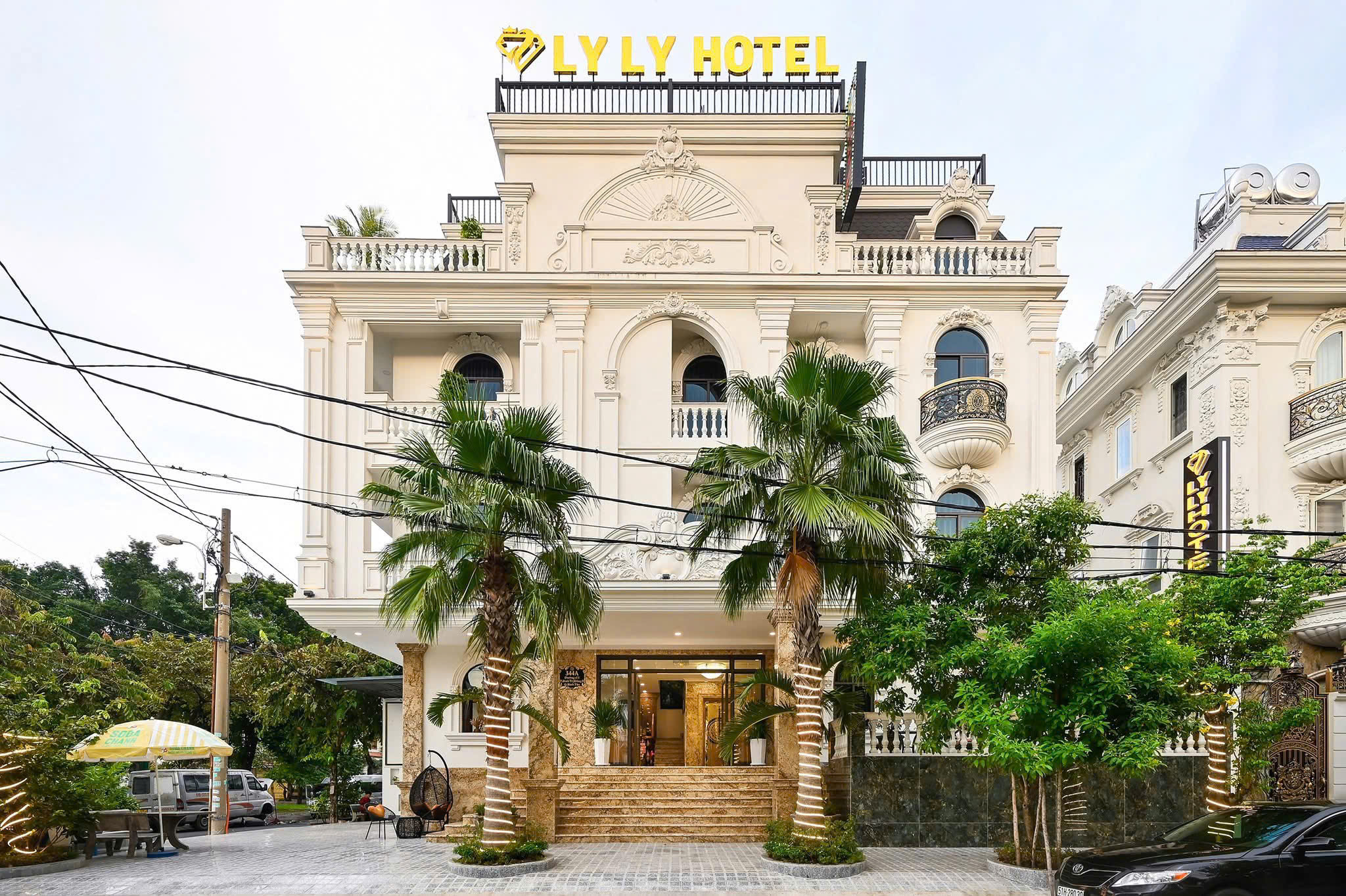 Ly Ly Hotel Background