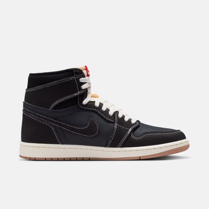 Air Jordan 1 Retro High OG view 3