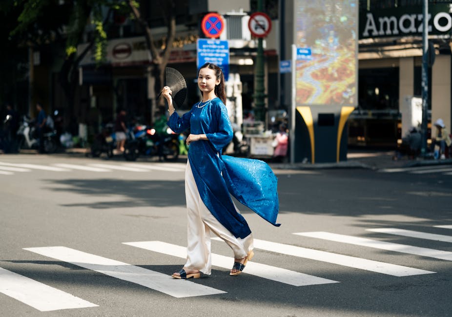 Xu hướng thời trang nữ xuân hè mới nhất - Ảnh lưu trữ miễn phí về @ngoài trời, ánh sáng ban ngày, áo choàng màu xanh