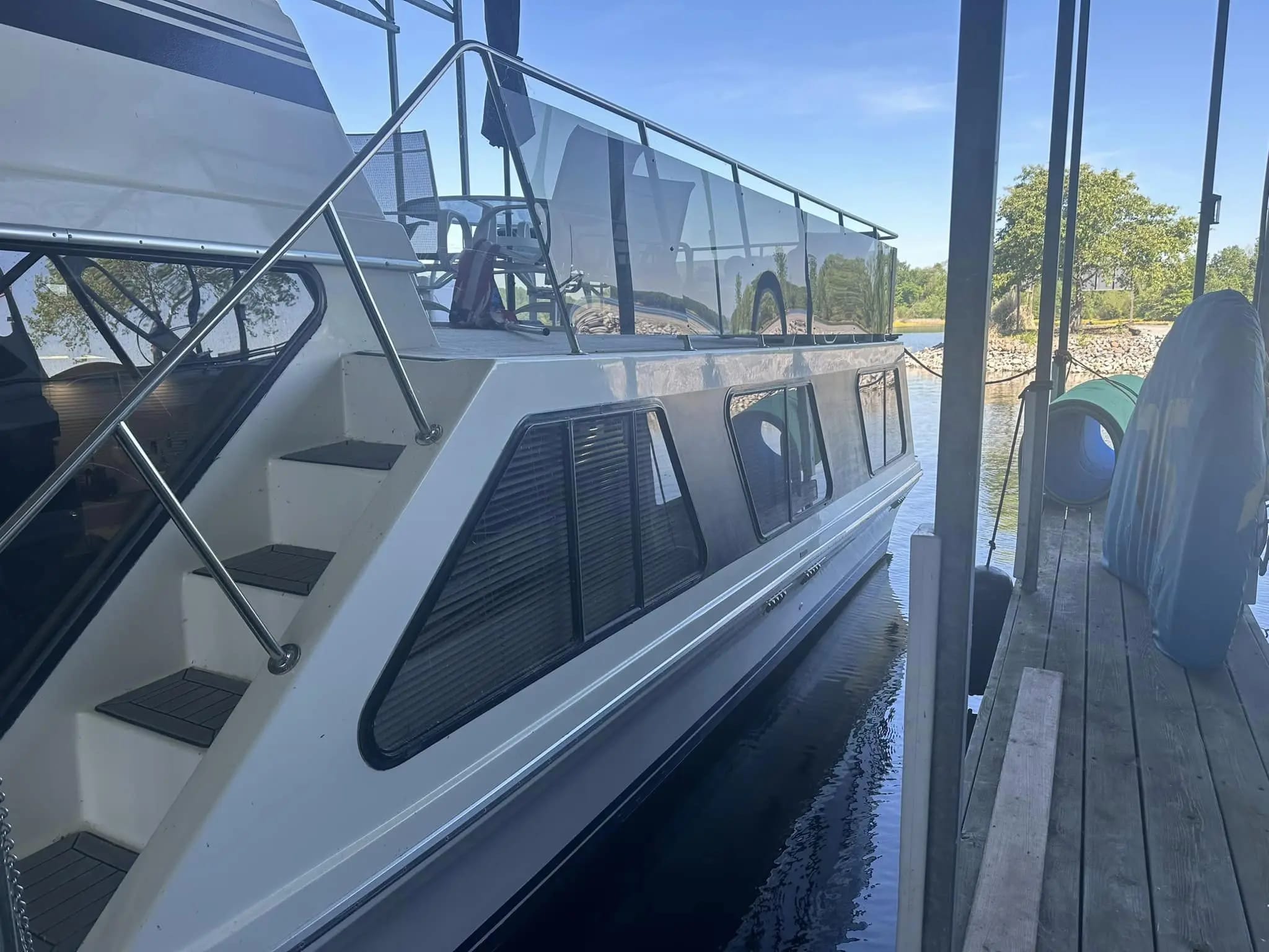 Replacing boat glass