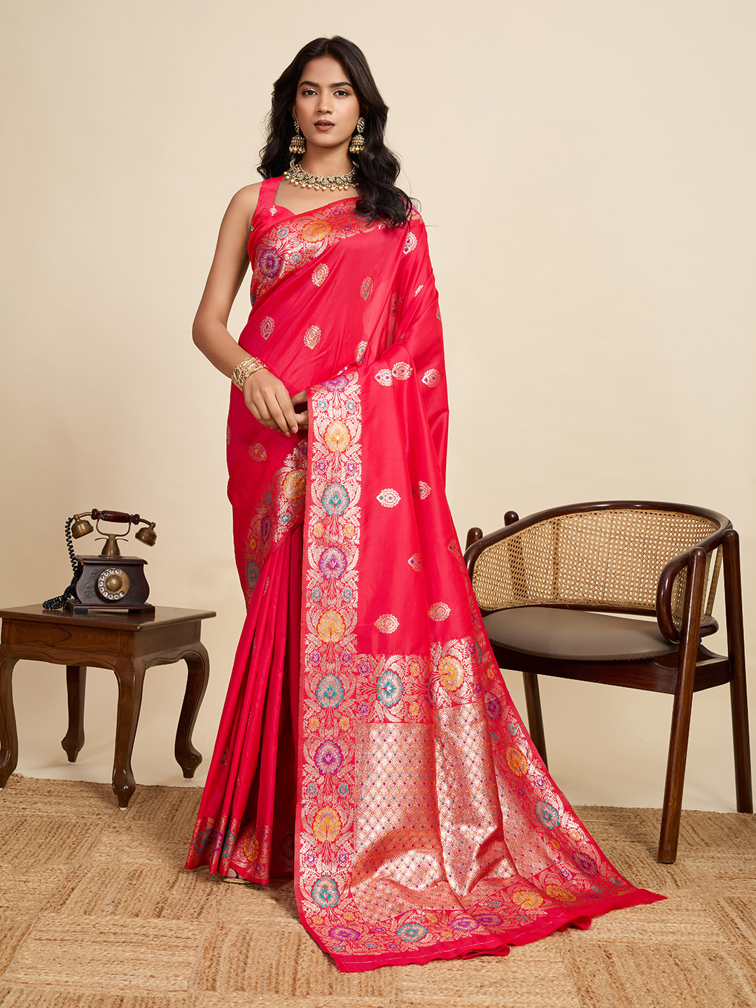 Amshuka Embraces Saree with Zari Work – Jacquard