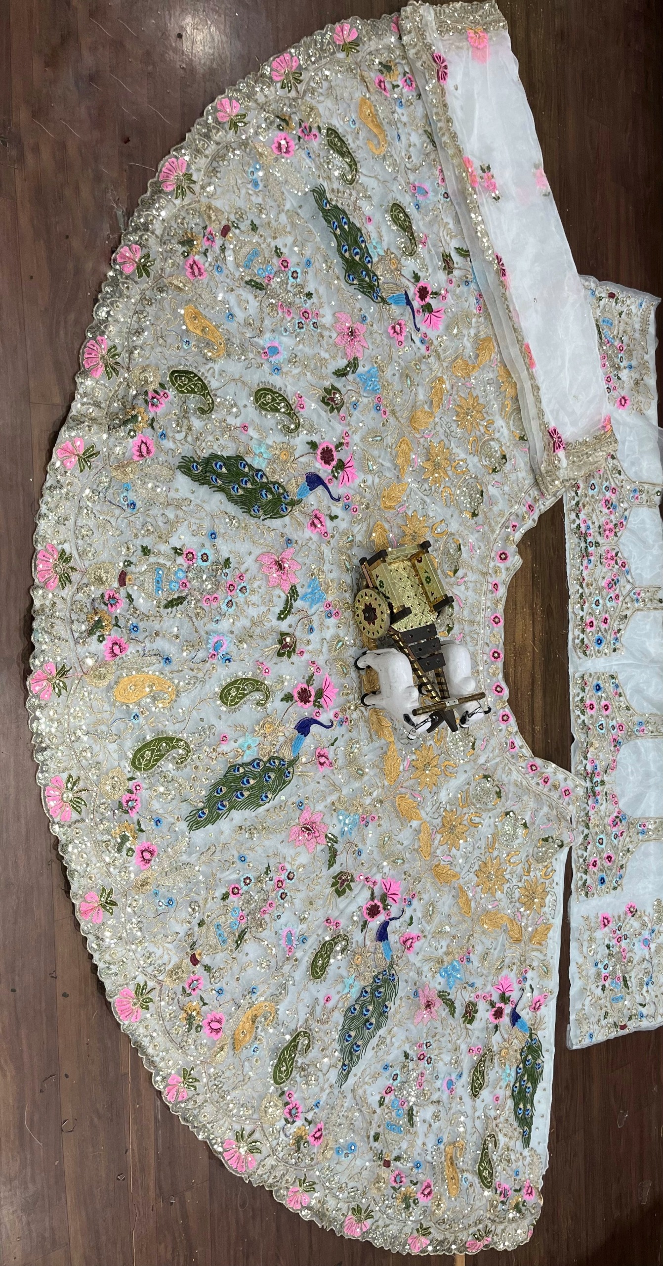 Ivory Heavy Organza Silk Sequin Embroidered Lehenga Set — photo 9