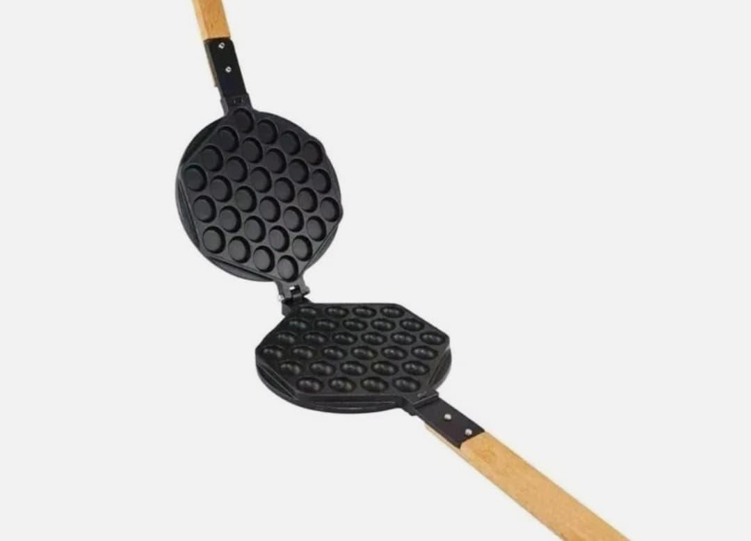 Electric Round Rotating Bubble Waffler Maker with Long Wooden Handle — view 8