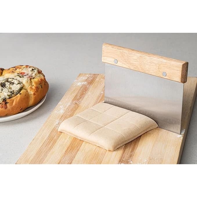 Wooden Handle Dough Scraper with Markings 15cm — view 4