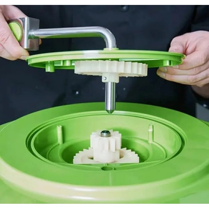 Plastic Salad Spinner - Green — view 6