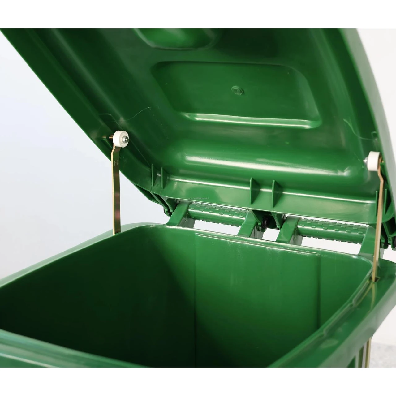 Plastic Dustbin with Wheels & Pedal — view 3