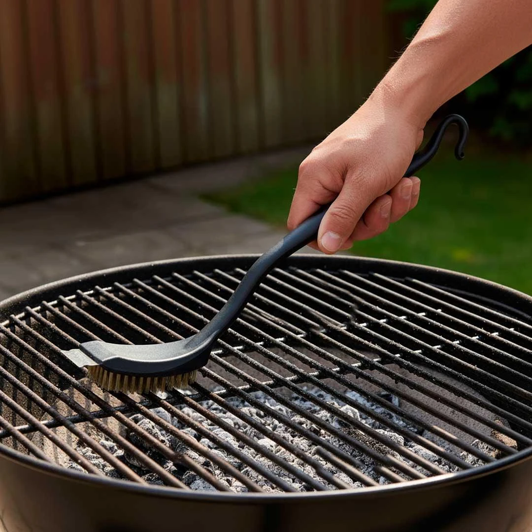 Black BBQ Grill Curved Brush Big 47cm — view 3