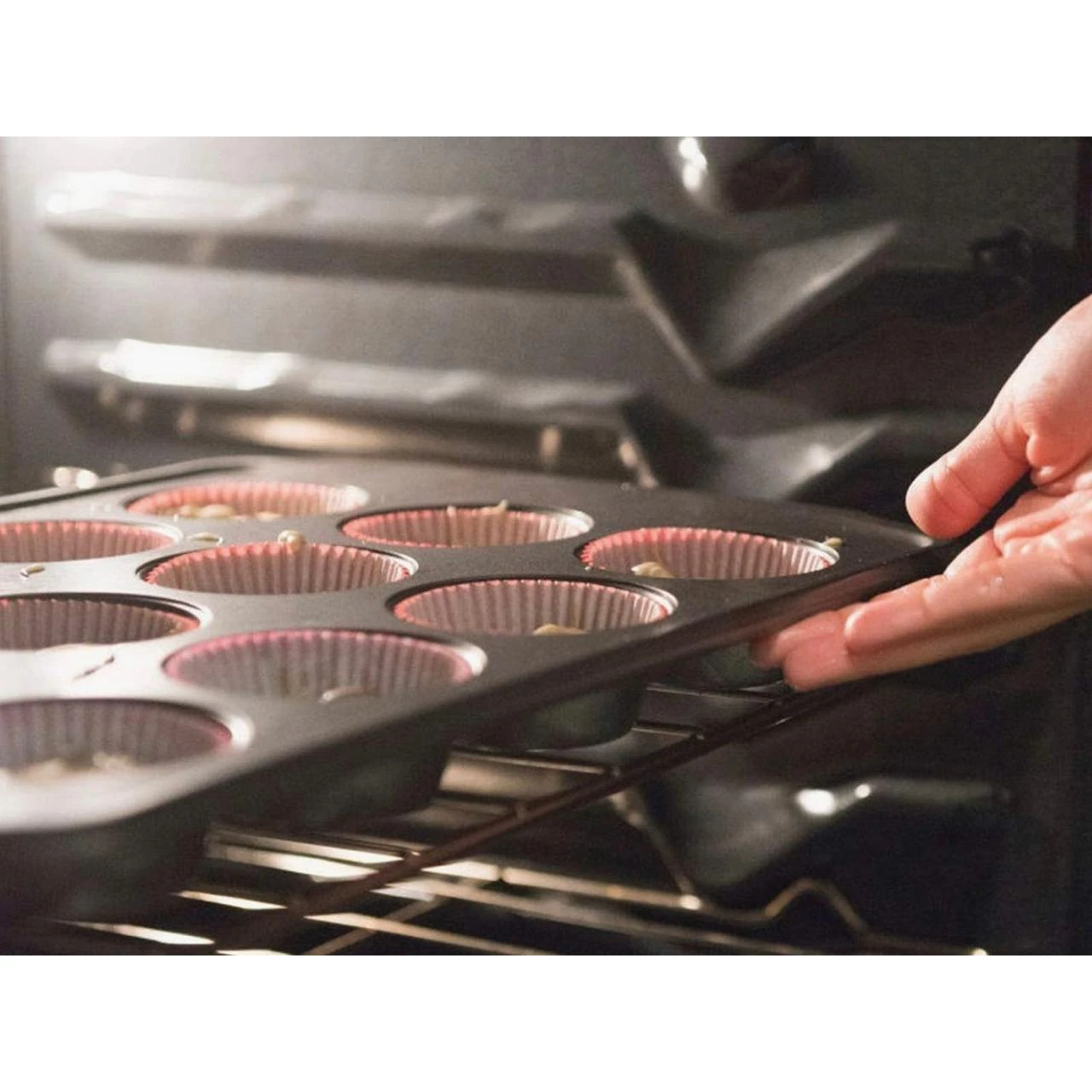 Round 12 Small Slots Teflon Coated Muffin Mould (Slot Size: 5x1.8cm) — view 6