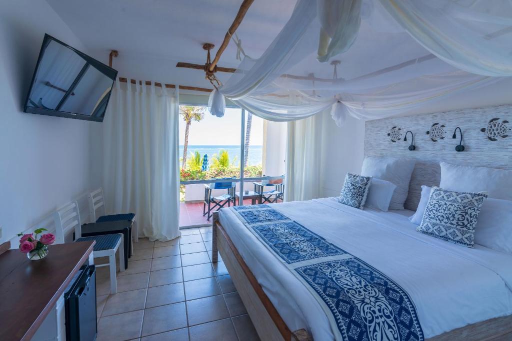 Bahari Beach Hotel gallery 1