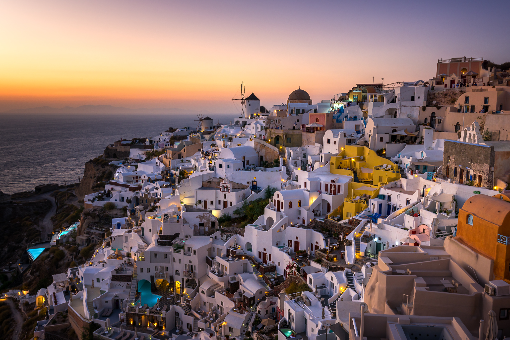 Featured image for post Spectacular sunset in Santorini