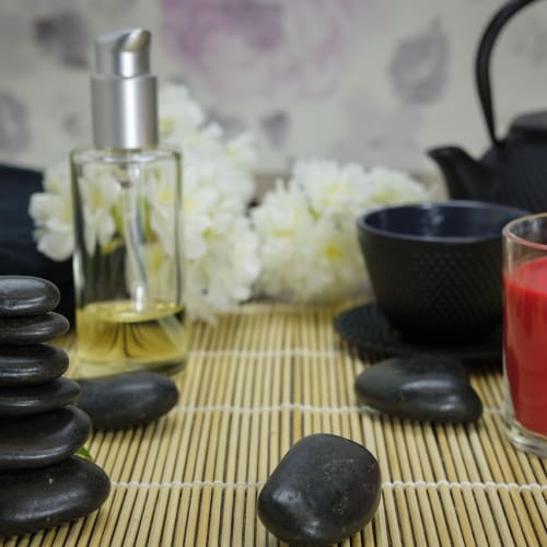 Evrenin genişlemesini gösteren bir görsel, galaksilerin ve yıldızların dağılımını temsil etmektedir.