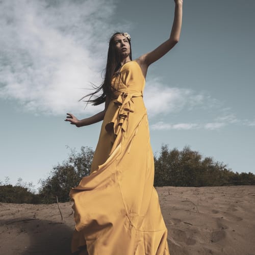 Antik Yunan amfitiyatrosu kalıntıları, mitoloji ve arkeolojinin kesişimini temsil ediyor.