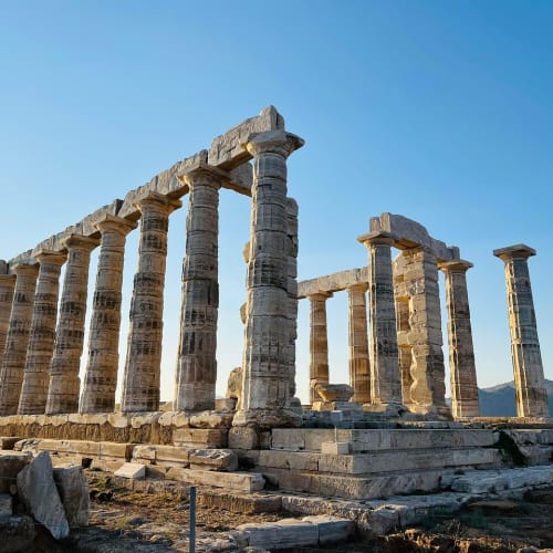 Türkiye'deki Göbeklitepe arkeolojik sit alanının genel görünümü, dünyanın en eski tapınak komplekslerinden birini temsil ediyor.