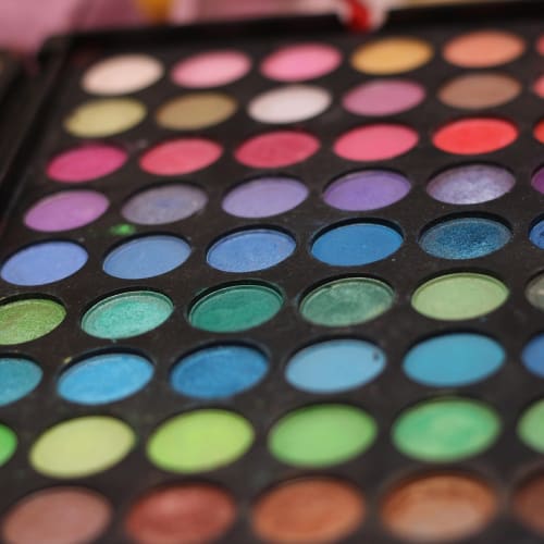 SETI Projesi'nin kullandığı Allen Telescope Array radyo teleskopları, uzaydan gelen sinyalleri dinleyerek Dünya dışı zeki yaşam arayışında önemli bir rol oynamaktadır.