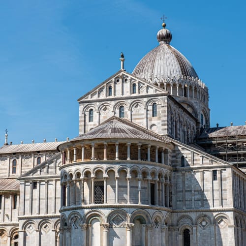 Johannes Gutenberg'in matbaası, bilginin yayılmasında devrim yaratarak Avrupa'da Rönesans ve Reform hareketlerinin başlamasına katkıda bulundu.