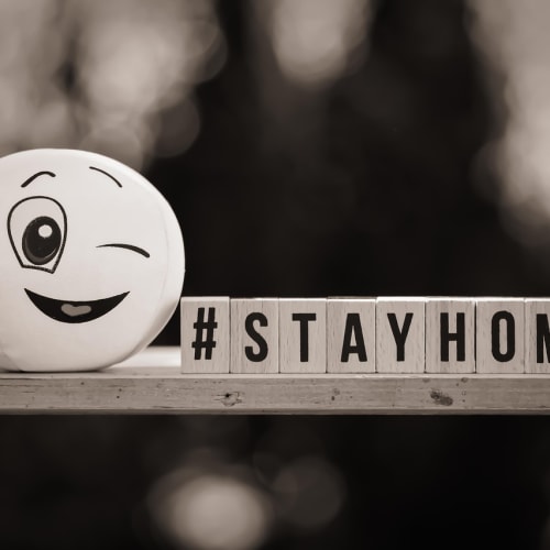 Gözlem altında tutulan Dünya'nın görseli, uzaylılarla ilk temas ihtimalini temsil ediyor.