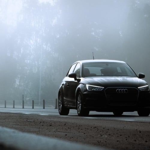 Perili bir malikane fotoğrafı, hayalet ve ruh inançlarının gizemli atmosferini yansıtmaktadır.