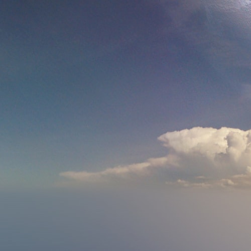 Uzaylıların Dünya'yı ziyaret etmesi durumunda ortaya çıkabilecek psikolojik ve kültürel etkileri gösteren konsept görsel.