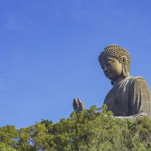 Evrenin genişlemesini gösteren bir görsel, Big Bang teorisini ve kozmolojiyi temsil etmektedir.