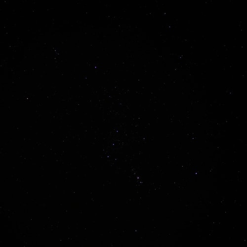 Karanlık Madde ve Karanlık Enerji'nin evrenin bileşimindeki oranlarını gösteren bir infografik.