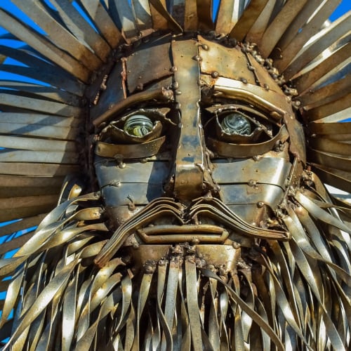 Antik Yunanistan'da bulunan Knossos Sarayı'nın fresklerinden bir detay. Minos uygarlığının zenginliğini ve mitolojik hikayelerle olan bağlantısını göstermektedir.