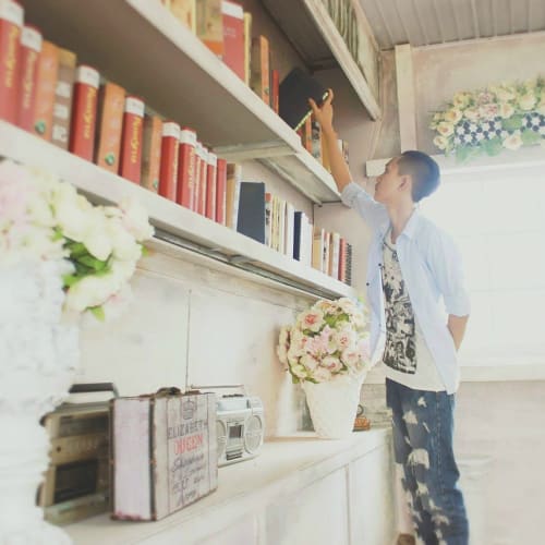 Çocuklara bilgi verirken eğlenceli bir görsel, minik beyinleri besleyen bir kitap veya oyuncak.