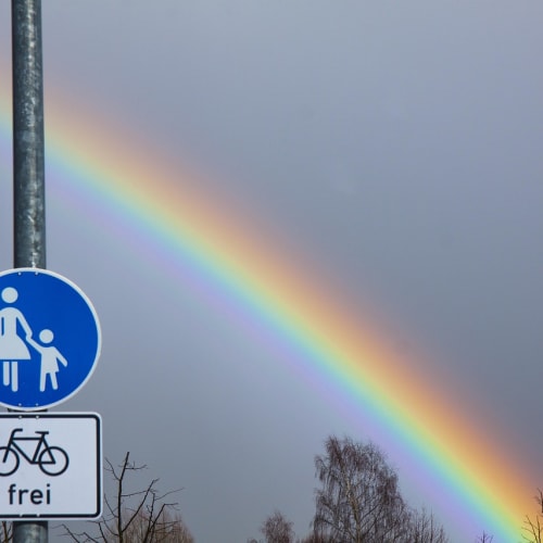 Kuzey Kutup bölgesinde görülen muhteşem bir Aurora Borealis (Kutup Işıkları) fotoğrafı.