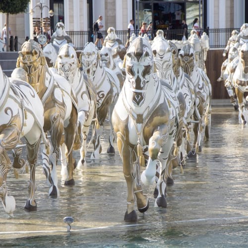 Türkiye'deki Taşköprü, perili mekanlar arasında en çok bilinenlerden biridir. Adana'nın simgesi olan bu tarihi köprü, ürkütücü hikayelere konu olmuştur.