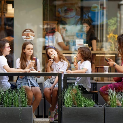 Yunanistan'daki Helike antik kentinin su altındaki kalıntıları, arkeolojik kazıların önemini ve geçmişin gizemlerini ortaya çıkarma çabasını göstermektedir.