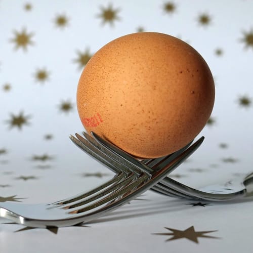 Erken Dünya'nın temsili, hidrotermal bacalar ve organik moleküllerin oluşumunu gösteren bir görsel.