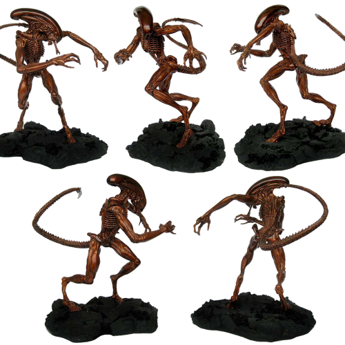 Uçan cisimlerin çeşitli şekillerde gösterildiği bir illüstrasyon, uzaylı teknolojisi ve UFO'lar hakkında merak uyandırmaktadır.