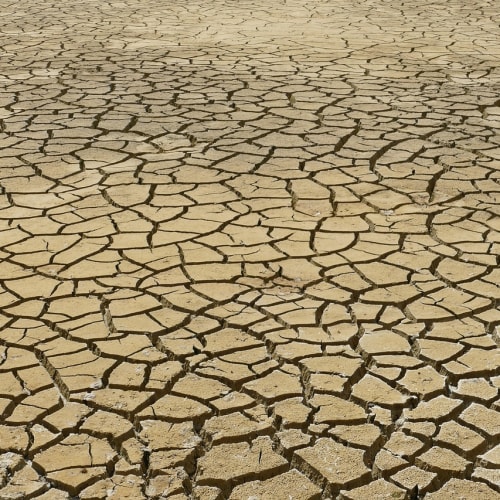 Evrenin genişlemesini gösteren bir görsel, Big Bang teorisi ve kozmik mikrodalga arka plan radyasyonu ile ilişkilendirilmiştir.