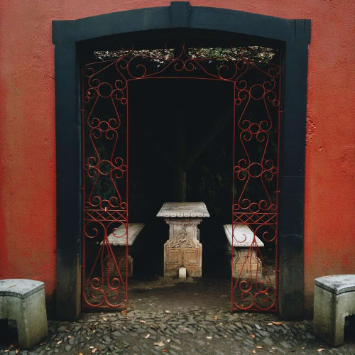 Antik bir harita üzerinde İpek Yolu rotası gösteren görsel.