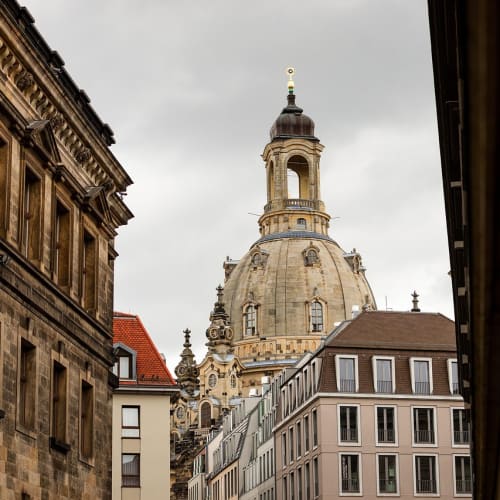 Tarihi kişiliklerin portrelerinden oluşan bir kolaj