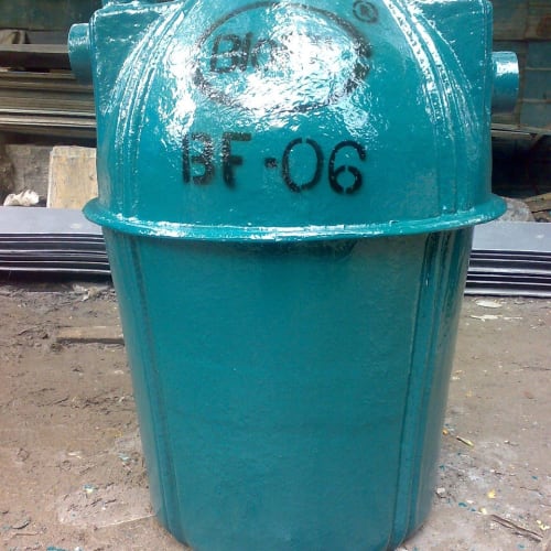 Laboratuvar ortamında DNA sarmalı görseli, biyoteknoloji ve genetik mühendisliğinin gelecekteki potansiyelini temsil etmektedir.