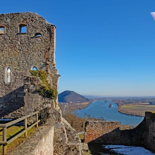 Türkiye'deki tarihi kalıntılardan Efes Antik Kenti'nin Celsus Kütüphanesi'nin restore edilmiş hali.