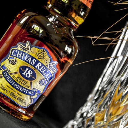 Perili bir ev fotoğrafı, ürkütücü ve gizemli atmosferi yansıtmaktadır.