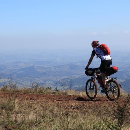 Uzaydan Dünya'nın muhteşem manzarası, uzay turizminin sunduğu eşsiz deneyimi temsil ediyor.