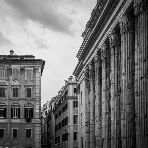 Pompei antik kentinin kalıntıları, Vezüv Yanardağı'nın gölgesinde.