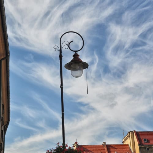 Rio de Janeiro'nun ikonik Sugarloaf Dağı ve Corcovado Dağı manzarası, şehrin coğrafi güzelliğini gösteriyor.