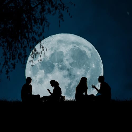 Uzayın derinliklerinden bir galaksi görüntüsü, dünya dışı yaşam arayışının sonsuzluğunu ve gizemini temsil ediyor.