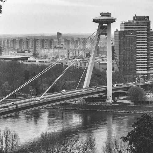 UFO gözlemlerinin sıkça rapor edildiği bölgeleri gösteren dünya haritası.