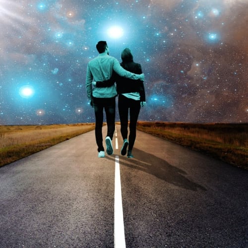 Evrenin genişlemesini gösteren bir görsel, Big Bang teorisinin temelini oluşturmaktadır.