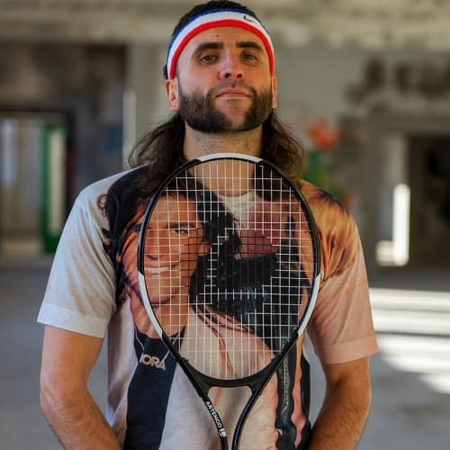 Machu Picchu antik İnka şehri, And Dağları'nın muhteşem manzarası eşliğinde bulutların üzerinde yükseliyor.