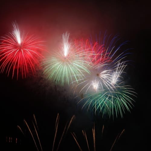 Evrenin genişlemesini gösteren bir görsel, Big Bang teorisinin temelini oluşturmaktadır.