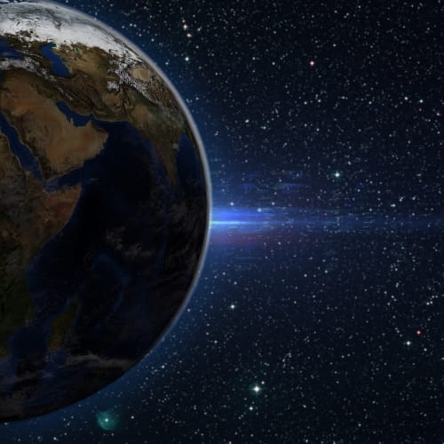 Bilim insanları laboratuvarda deney yapıyor, bilimsel keşiflerin önemini vurguluyor.