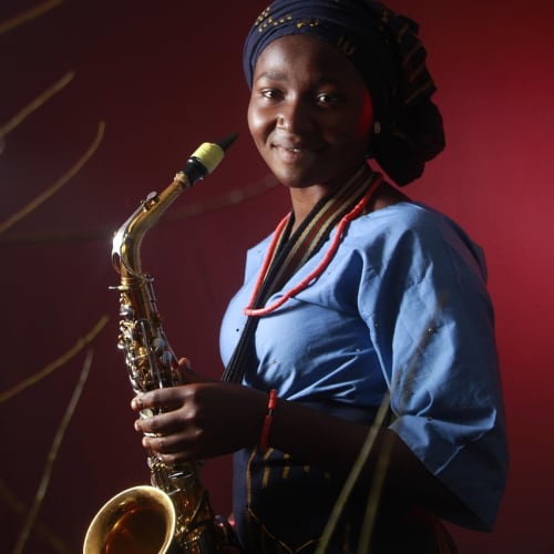 Çeşitli aura renklerini gösteren bir görsel, aura okuma ve psişik yeteneklerin anlaşılmasına yardımcı olur.