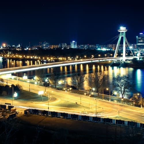 UFO gözlemlerinin en sık görüldüğü bölgeleri gösteren dünya haritası.